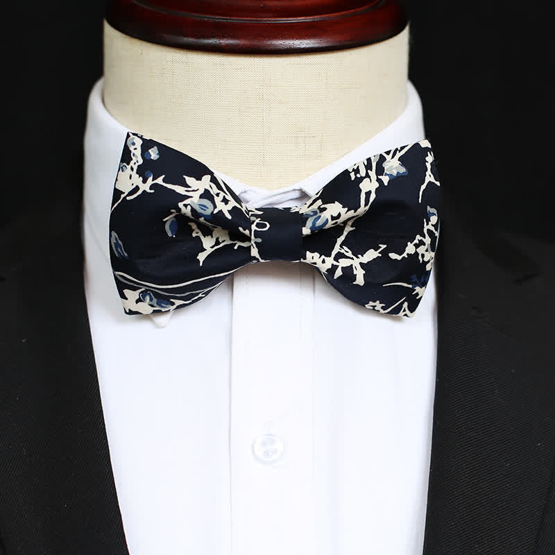 Papillon da uomo con graffiti blu navy e bianco