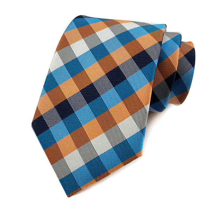 Smoking da uomo attillato con cravatta scozzese