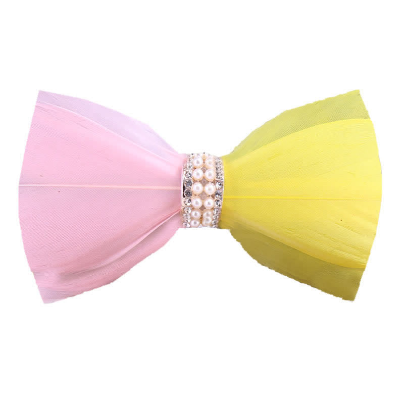 Papillon con piume di perle lucide rosa e gialle con spilla da bavero