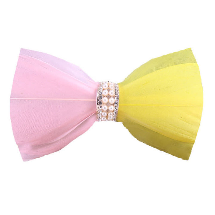 Papillon con piume di perle lucide rosa e gialle con spilla da bavero