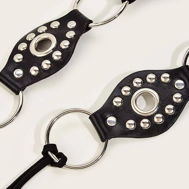 Cintura da donna in pelle con rivetti circolari e anello in vita con corda