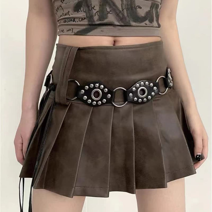 Cintura da donna in pelle con rivetti circolari e anello in vita con corda
