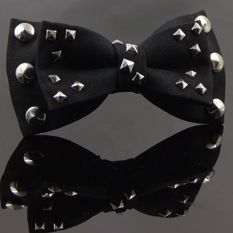 Papillon con nappe a catena con rivetti in stile punk da uomo