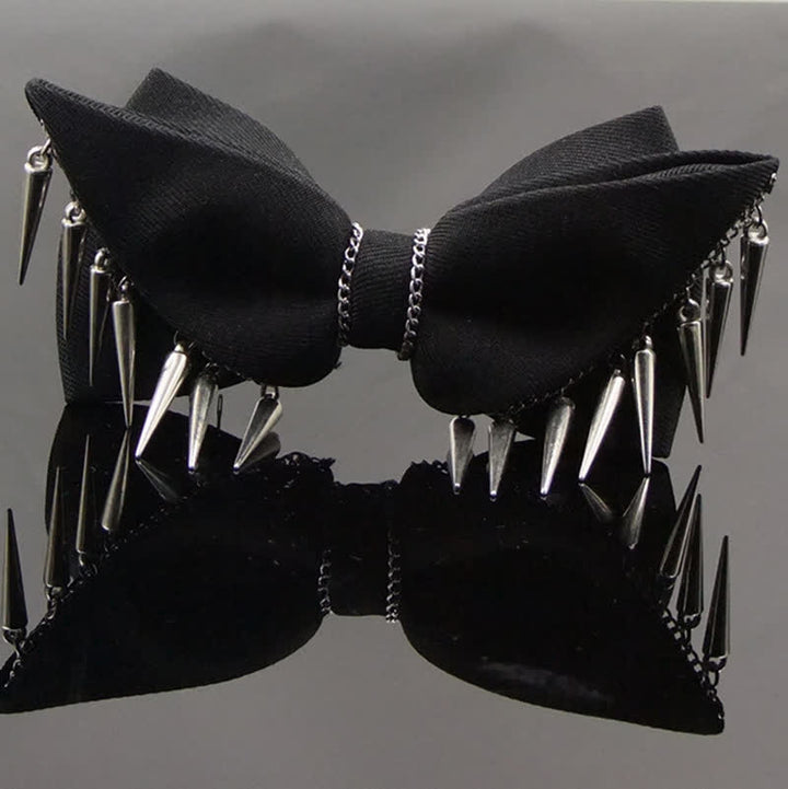 Papillon con nappe a catena con rivetti in stile punk da uomo