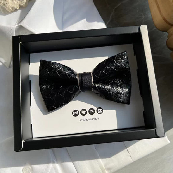 Papillon in pelle nera con motivo intrecciato da uomo