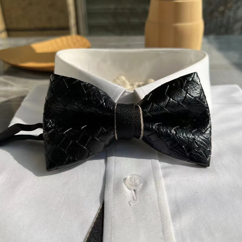 Papillon in pelle nera con motivo intrecciato da uomo