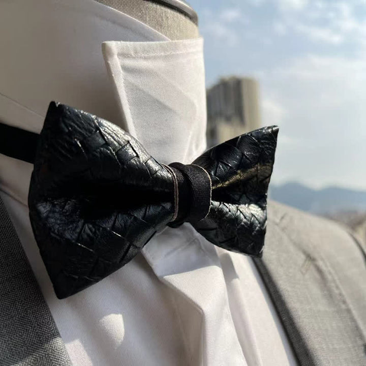 Papillon in pelle nera con motivo intrecciato da uomo