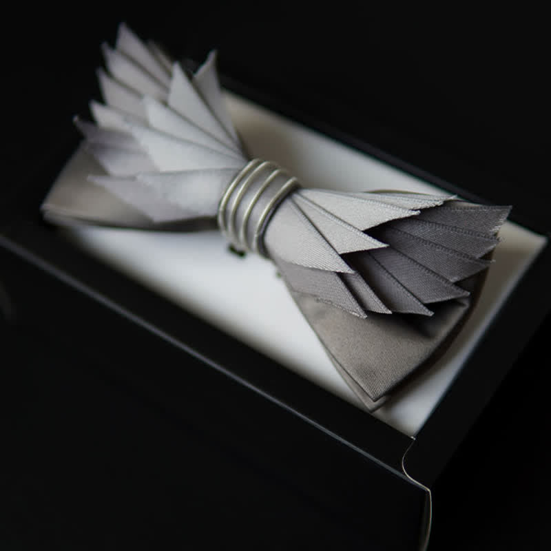 Papillon da uomo a forma di ali realistiche in argento e grigio