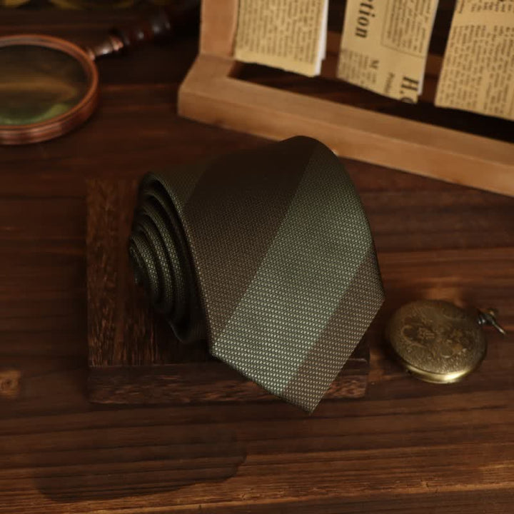 Cravatta a righe verde oliva scuro da uomo