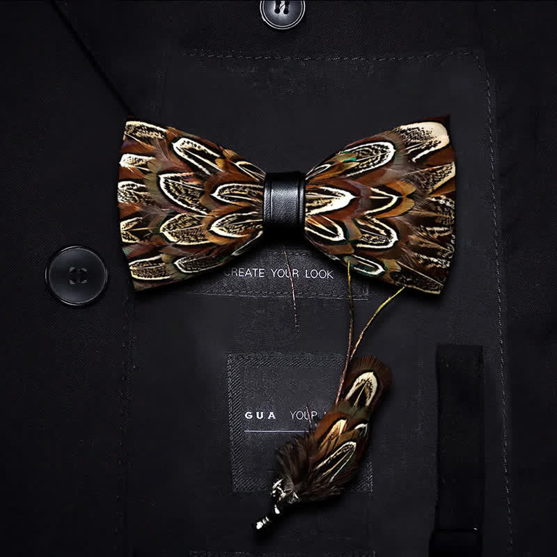 Papillon con piume di fagiano marrone per bambini con spilla da bavero