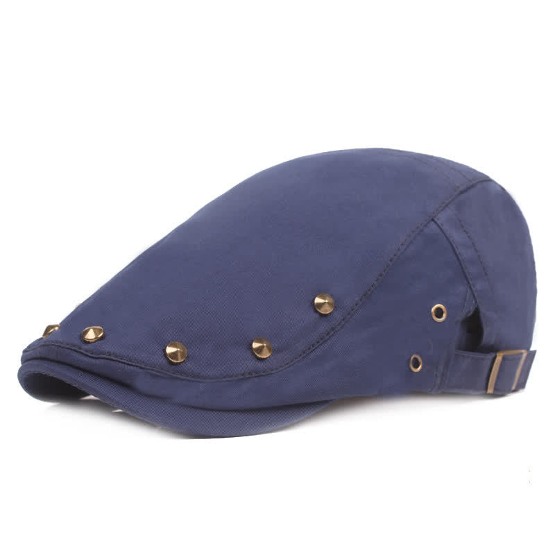 Cappello da giornalaio con borchie e rivetti punk alla moda