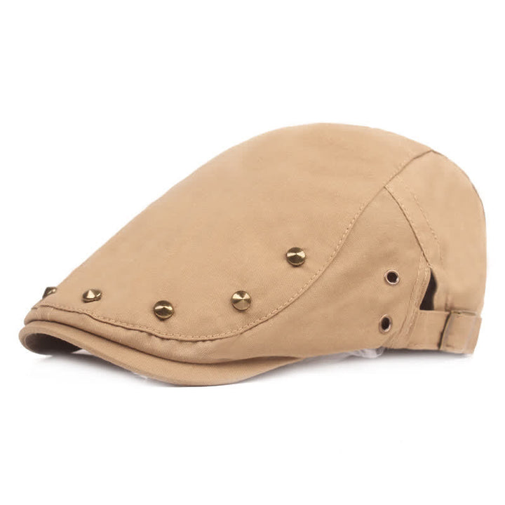 Cappello da giornalaio con borchie e rivetti punk alla moda