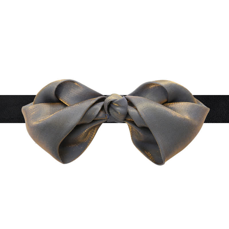 Papillon da uomo grigio brillante con forma unica piegata
