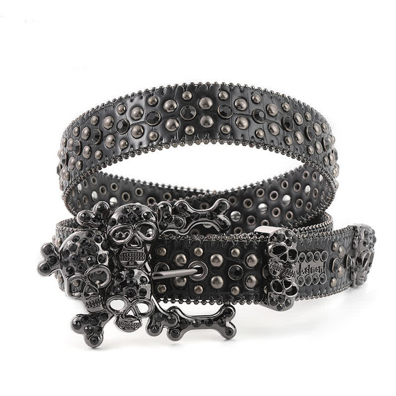 Cintura in pelle con borchie mini teschio e strass