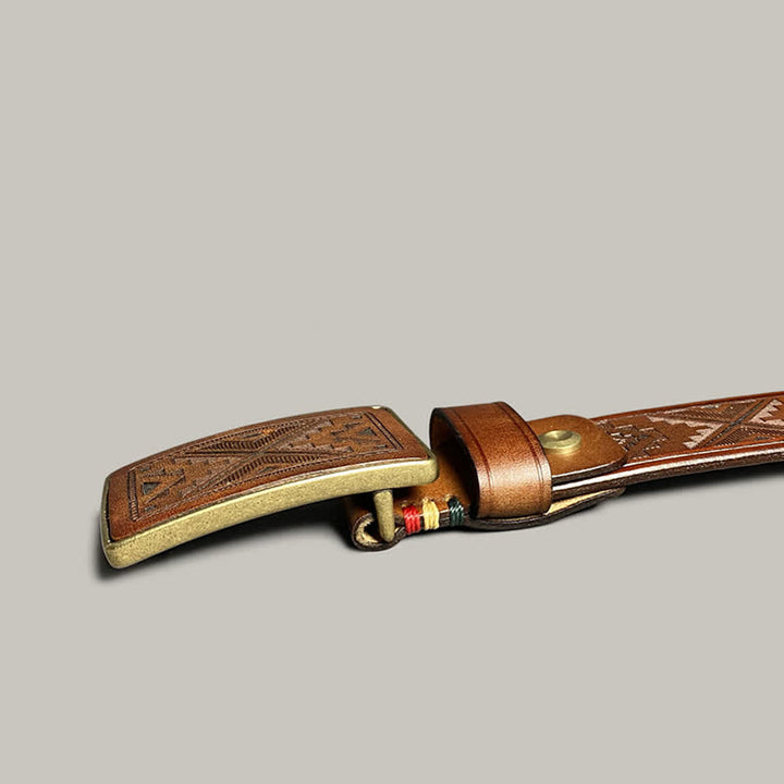 Cintura in pelle con chiusura quadrata e motivo a diamante inciso