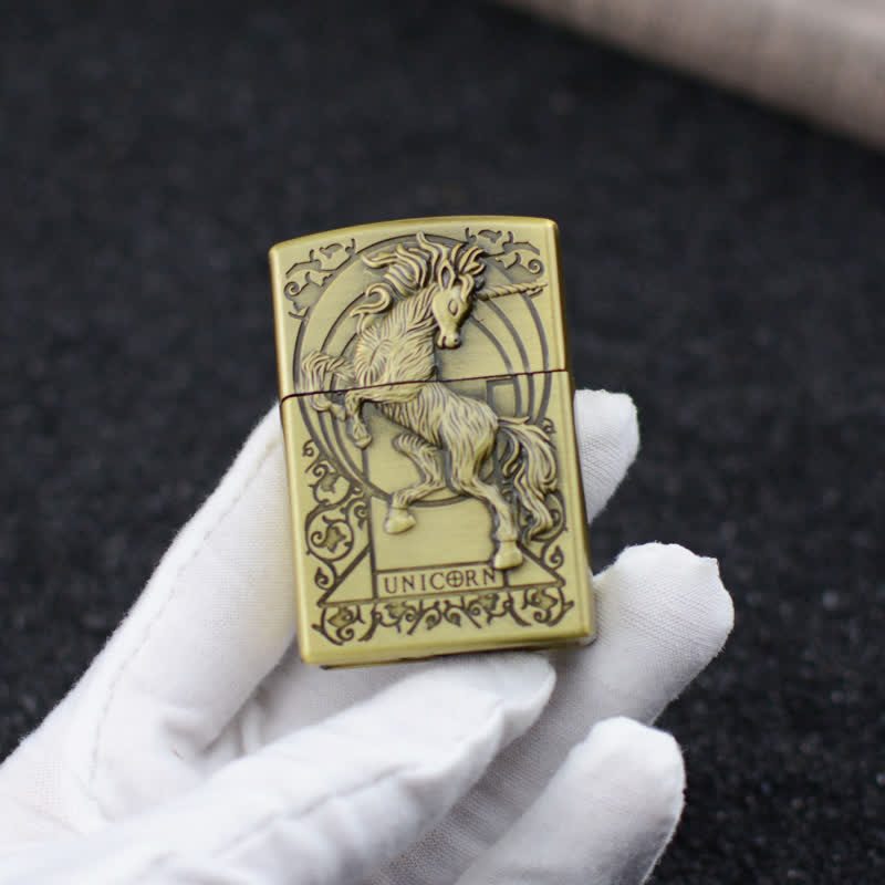 Accendino a butano ricaricabile con mola a rilievo unicorno