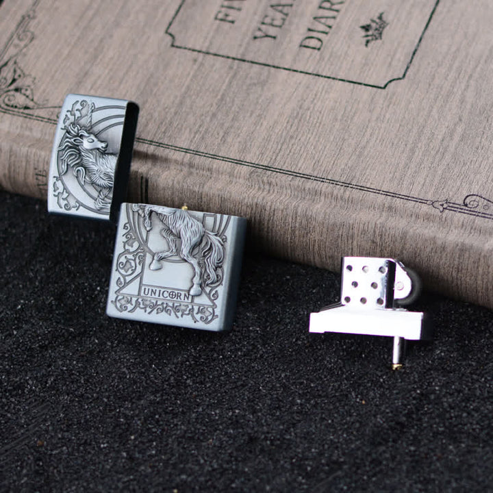 Accendino a butano ricaricabile con mola a rilievo unicorno