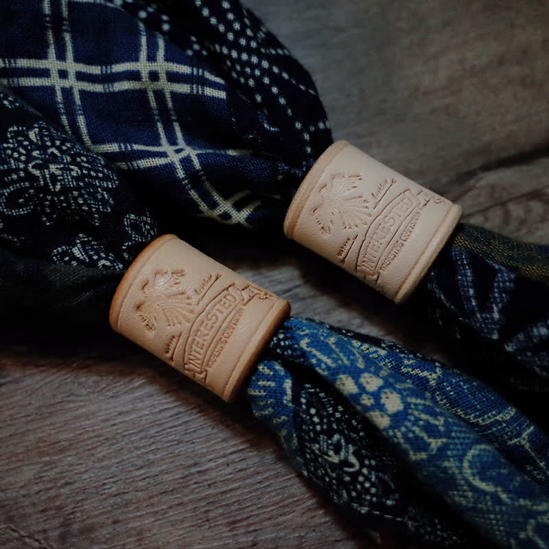 Anello per sciarpa in pelle conciata al vegetale con aquila in rilievo