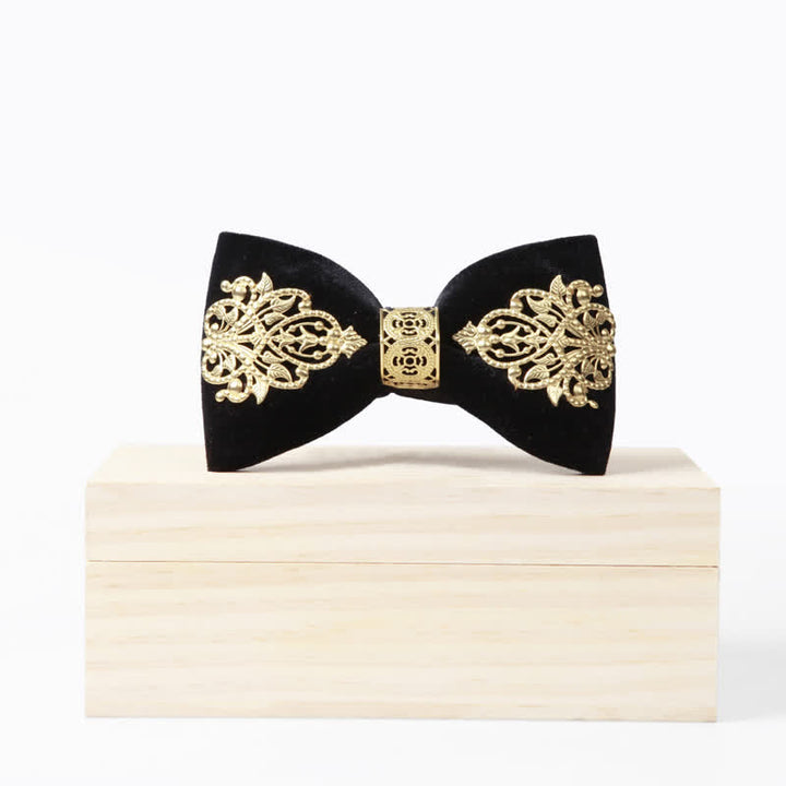 Papillon da uomo in velluto nero con decorazioni dorate
