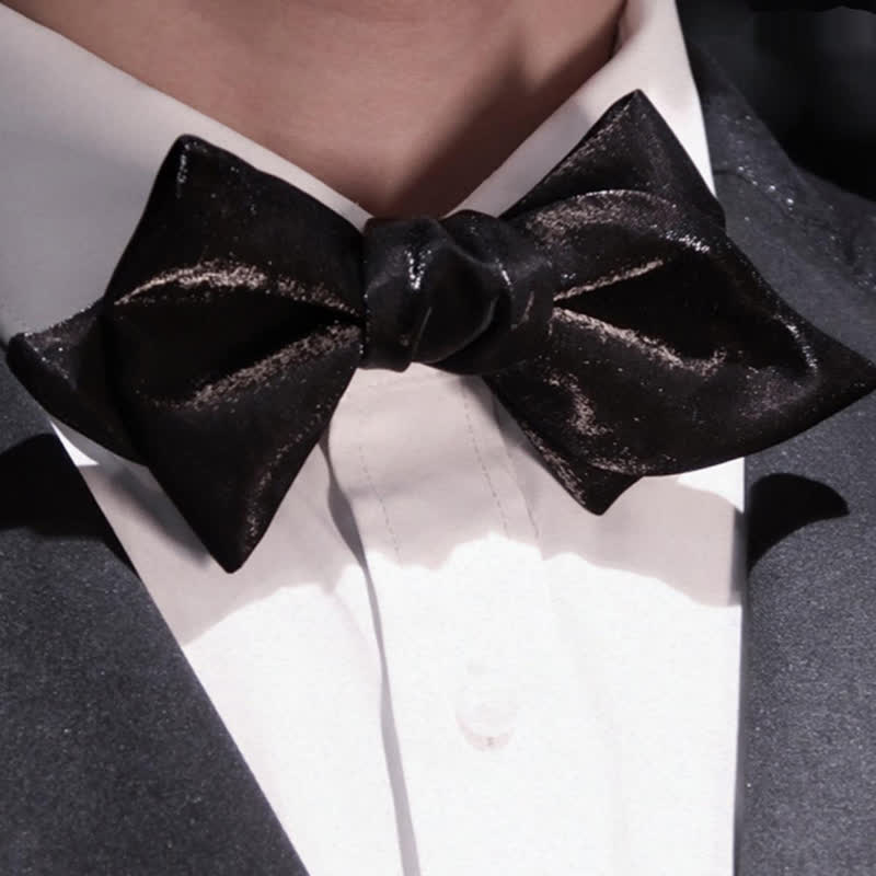 Papillon da uomo a forma di barba giocosa, nero lucido