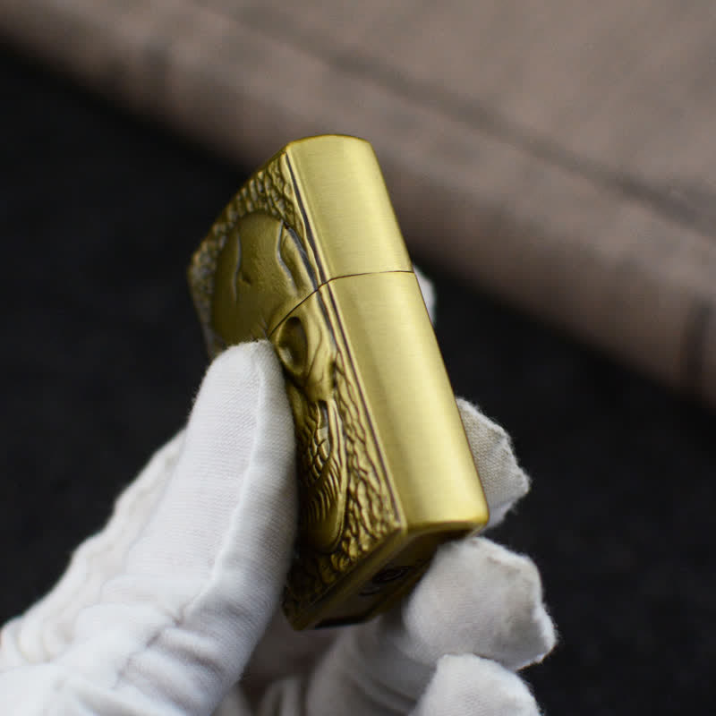 Accendino a butano ricaricabile con design a forma di grande teschio