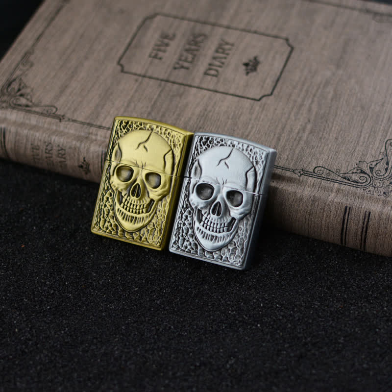 Accendino a butano ricaricabile con design a forma di grande teschio