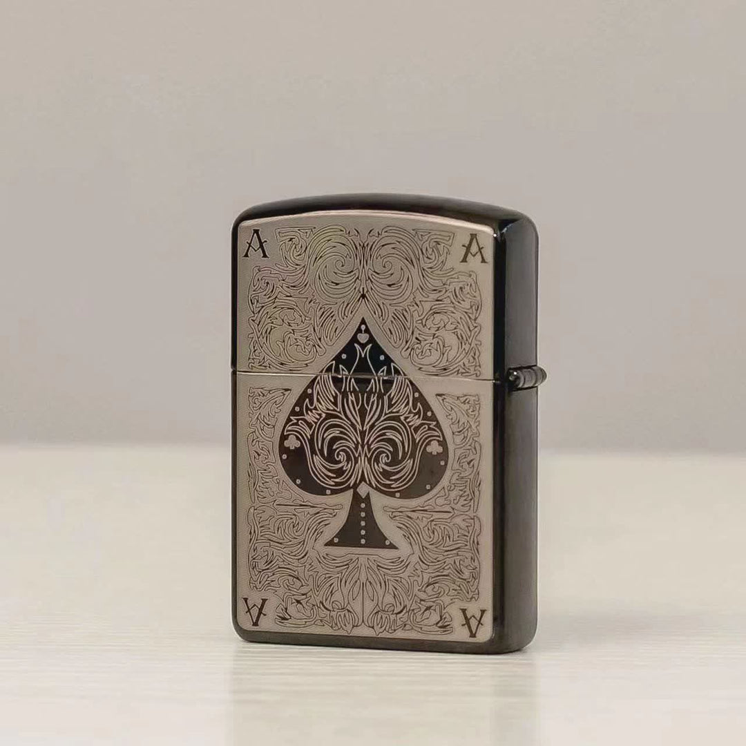 Accendino a cherosene ricaricabile con motivo laser Ace of Spades