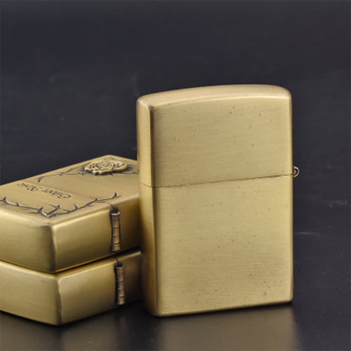 Accendino a cherosene ricaricabile con rose in rilievo in bronzo