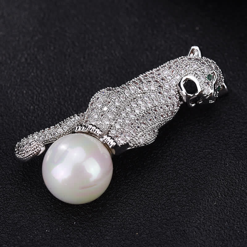 Spilla decorativa unisex con perle finte e zirconi lucidi leopardati