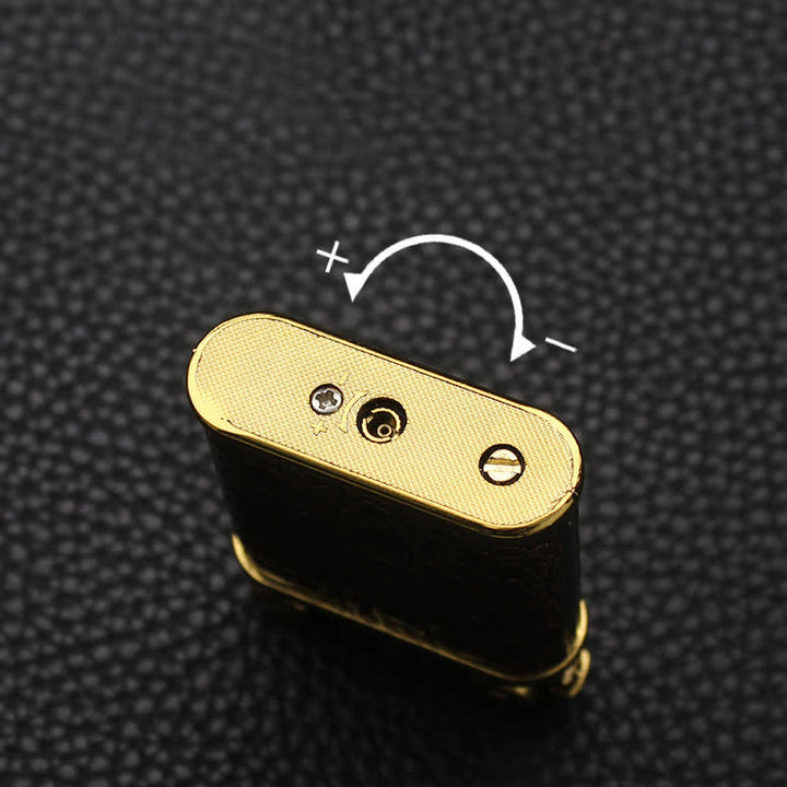 Accendino a butano ricaricabile in similpelle con fiamma libera regolabile