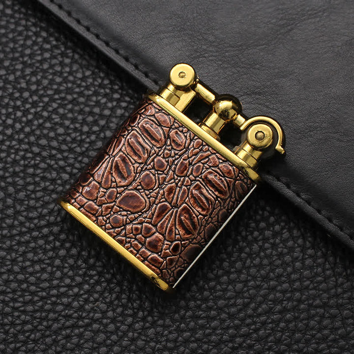 Accendino a butano ricaricabile in similpelle con fiamma libera regolabile