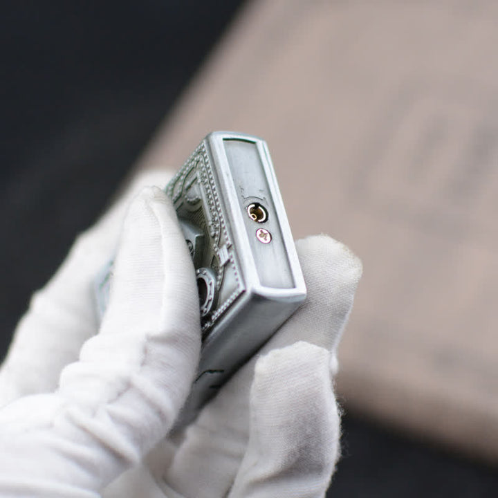 Accendino a butano ricaricabile con design a cuore in rilievo meccanico