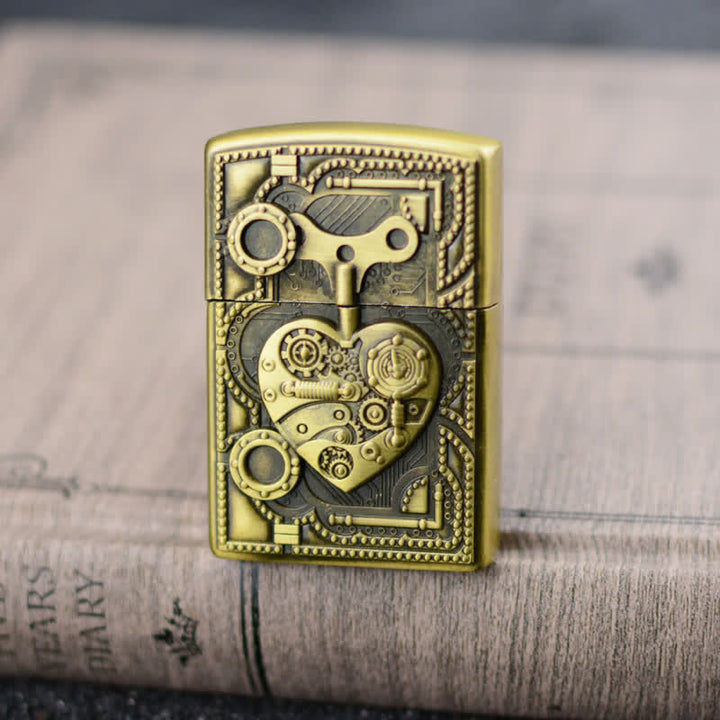 Accendino a butano ricaricabile con design a cuore in rilievo meccanico