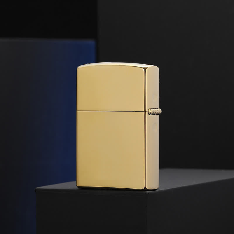 Accendino a cherosene ricaricabile con motivo a rilievo di tigre dominante