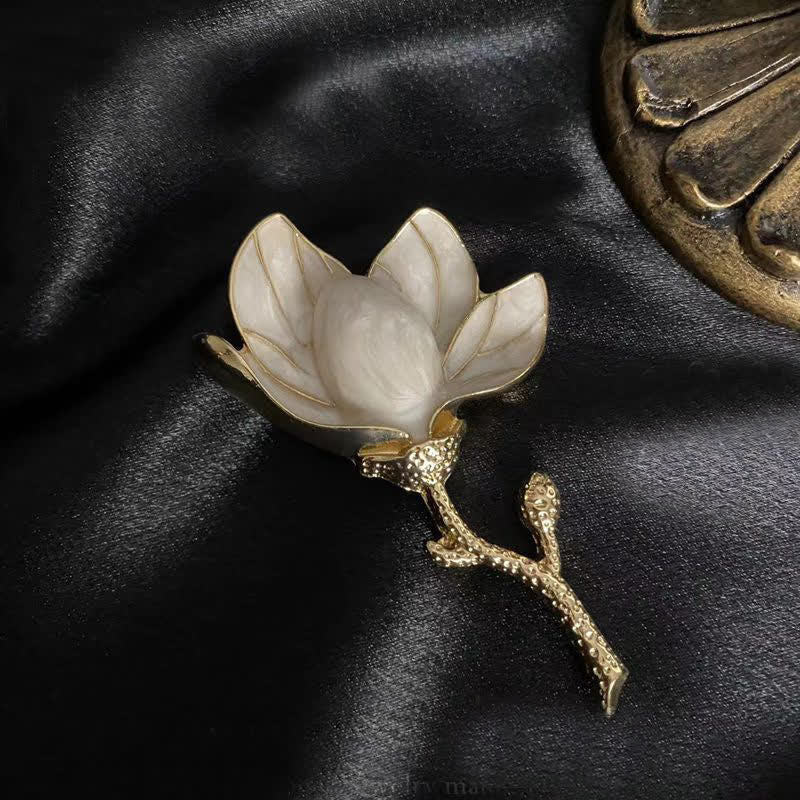 Spilla da donna in stile corte esagerato con magnolia bianca