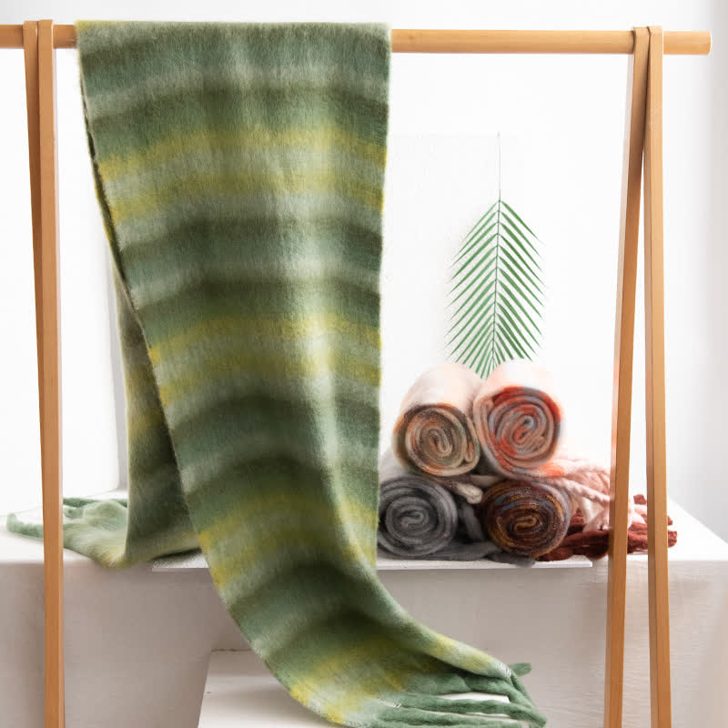 Sciarpa unisex in mohair con nappe a contrasto di colore arcobaleno