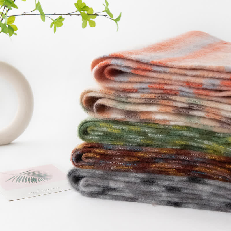 Sciarpa unisex in mohair con nappe a contrasto di colore arcobaleno