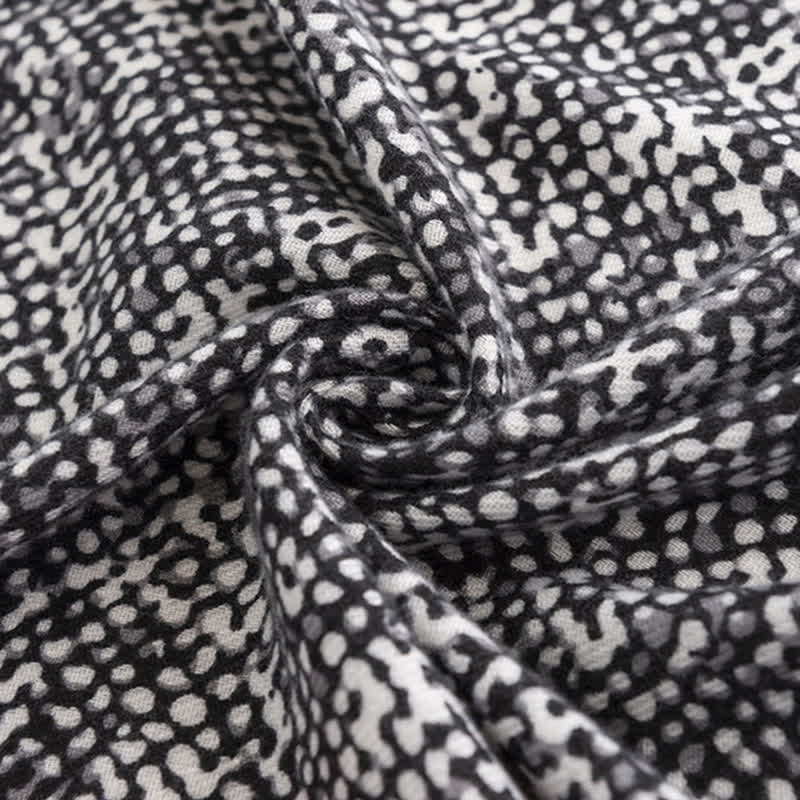 Sciarpa da donna con motivo a pelle di serpente nera e linea rossa