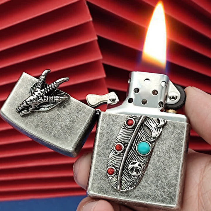 Accendino a cherosene ricaricabile in finto turchese con piuma d'aquila