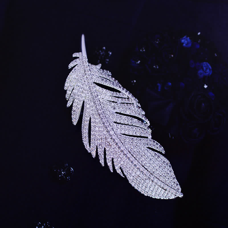 Spilla da donna minimalista in argento con zirconi e piume
