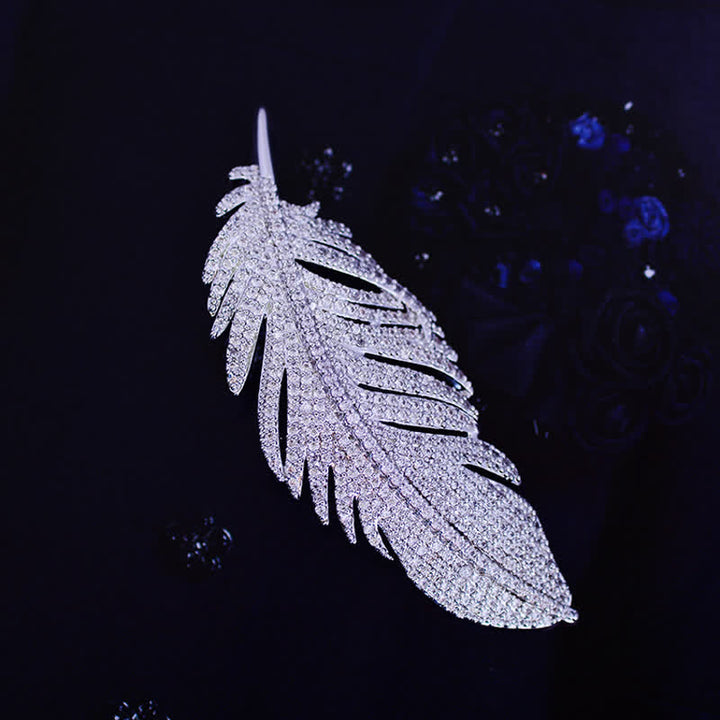 Spilla da donna minimalista in argento con zirconi e piume
