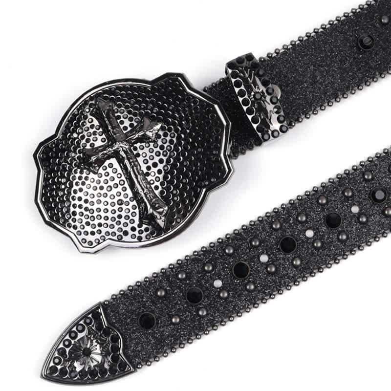 Cintura in pelle con fibbia a croce scintillante e borchie di strass