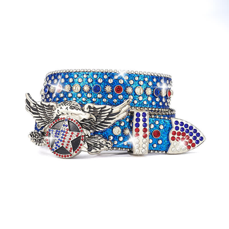 Cintura in pelle con borchie e paillettes a stella rossa e blu con fibbia aquila