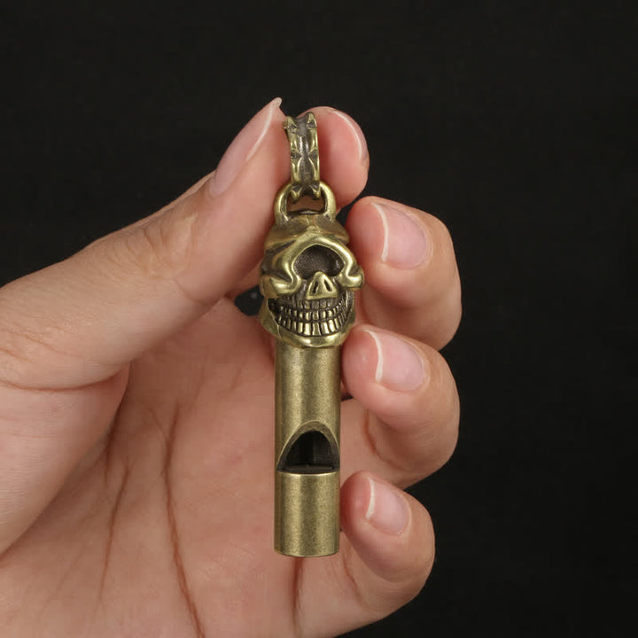 Portachiavi fischietto con testa di teschio in ottone archaize
