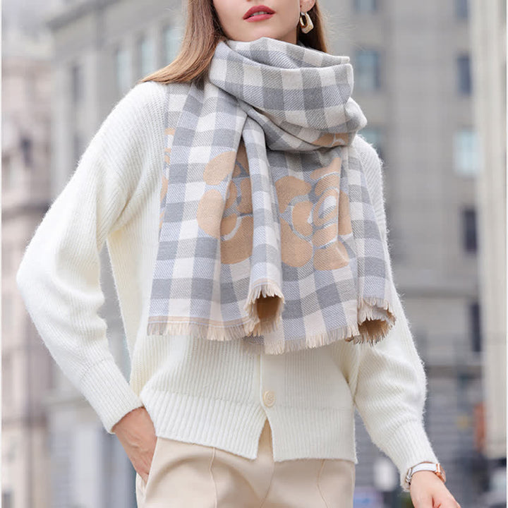 Sciarpa unisex con stampa floreale grande e nappe a quadri