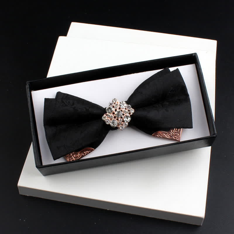 Set di 2 papillon con decorazioni in metallo dorato e motivo Paisley a doppio strato da uomo