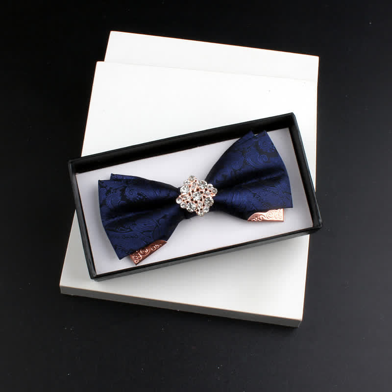 Set di 2 papillon con decorazioni in metallo dorato e motivo Paisley a doppio strato da uomo