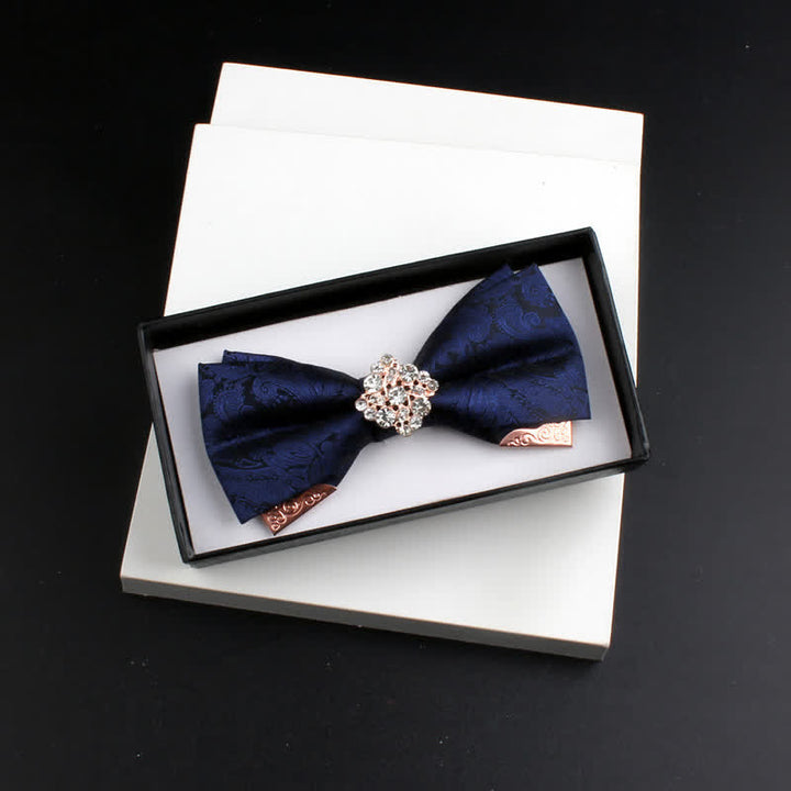 Set di 2 papillon con decorazioni in metallo dorato e motivo Paisley a doppio strato da uomo