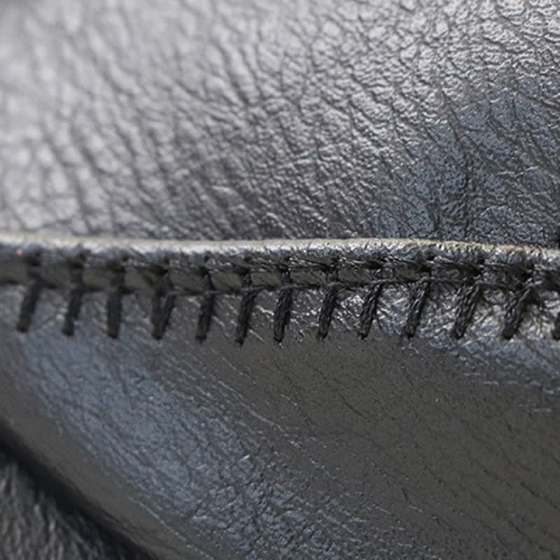 Cappello basco in pelle da giornalaio con design da cucito in stile retrò