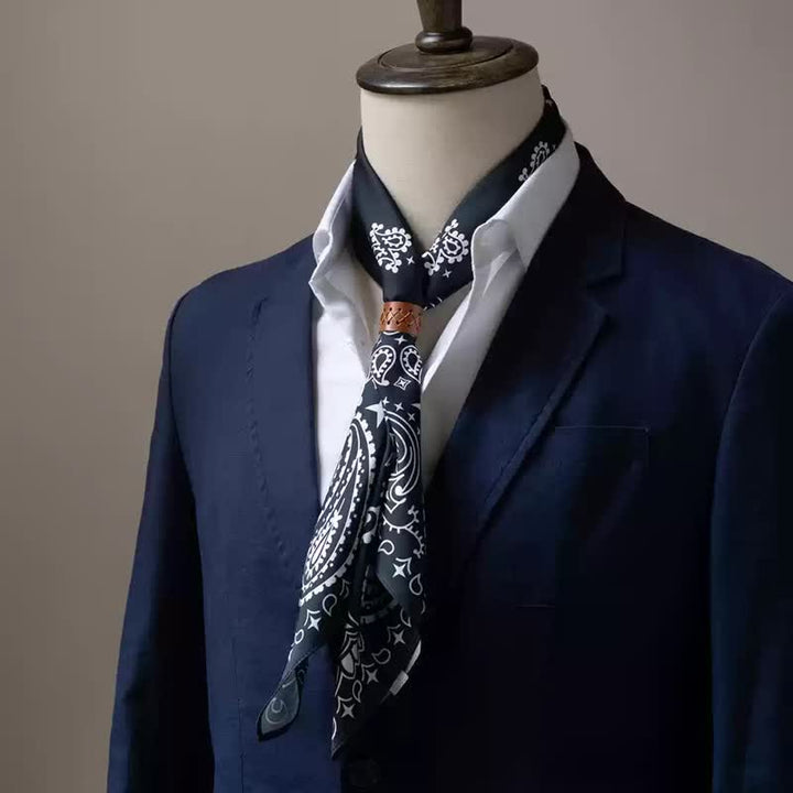 Grande ed elegante sciarpa quadrata stampata Paisley classica in stile britannico
